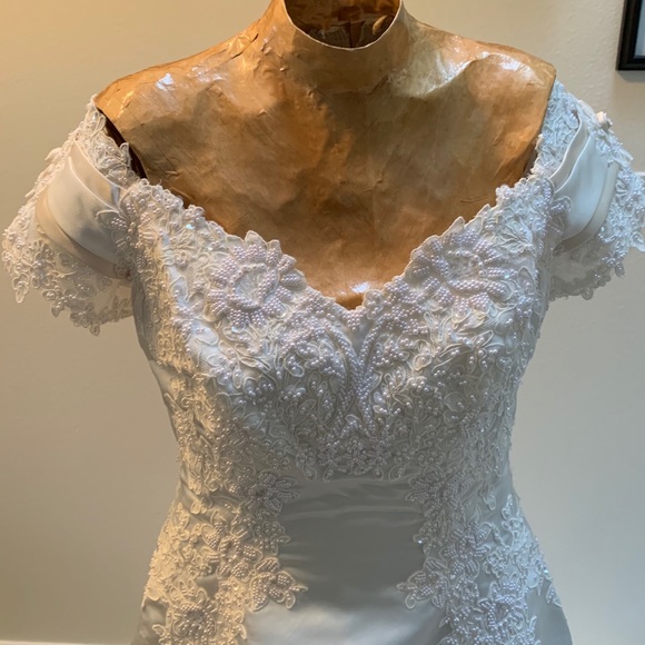 David’s Bridal Ivory Wedding Dress